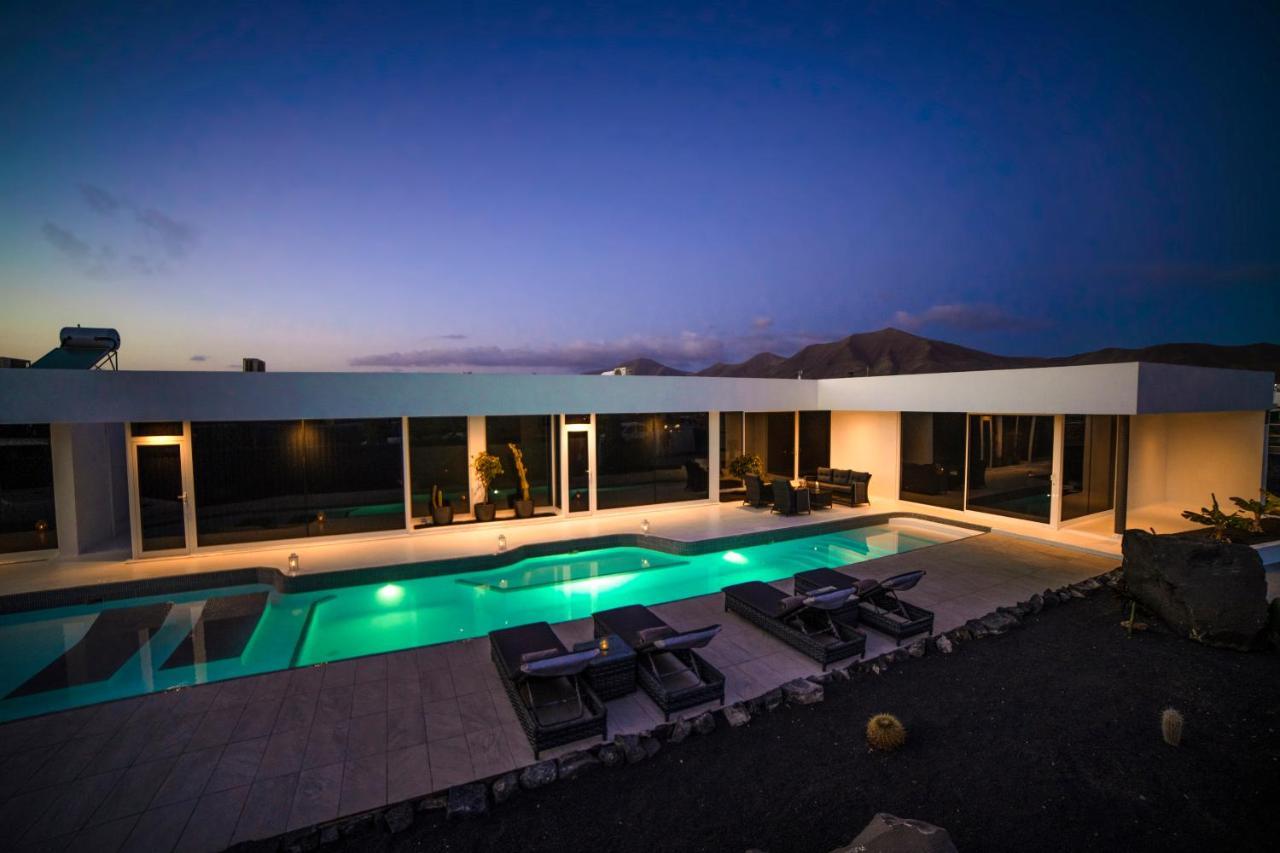 Valhalla Villa Playa Blanca  Exterior photo